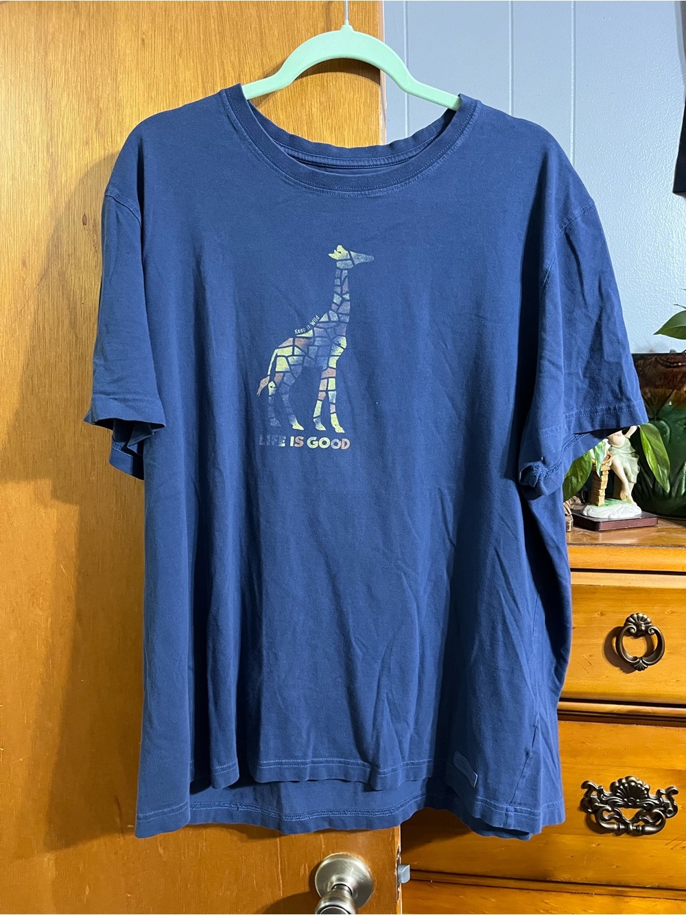 Life is Good Keep It Wild Giraffe Navy Blue Women’s Size XL Scoop Neck T-Shirt